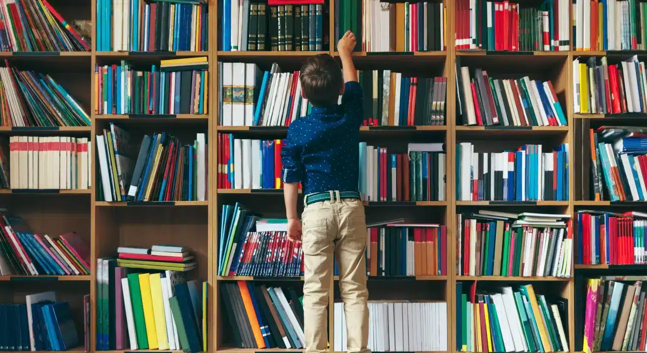 boy-in-library